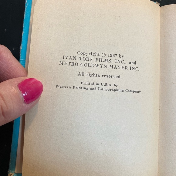 1967 Flipper Killer Whale Trouble Book - Picture 8 of 15